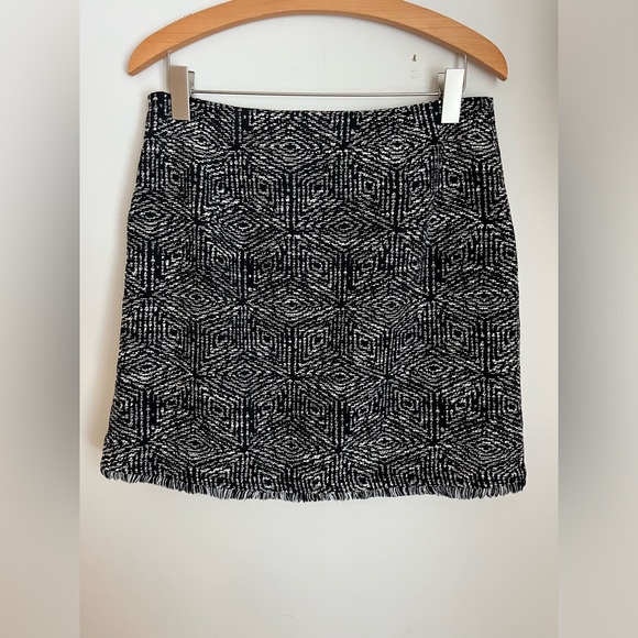Banana Republic Chic Black and White Geometric Skirt - Picture 3 of 3